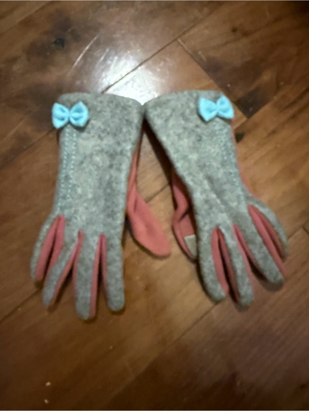 Cute Bow Accent Winter Gloves in Gray and Pink